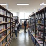 숭실대학교 교내 서점 내부 모습, 책과 문구류가 진열된 모습