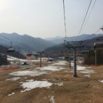 비발디파크 폐장 시즌 한적한 슬로프와 리프트 풍경