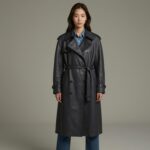 시슬리 인조 레더 트렌치코트를 입은 여성의 캐주얼한 데일리 룩