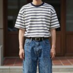 남자 단가라 반팔티 오래 입는 법 스트라이프 반팔티를 와이드 데님 팬츠와 매치한 데일리룩